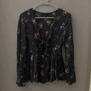 American Eagle floral Top